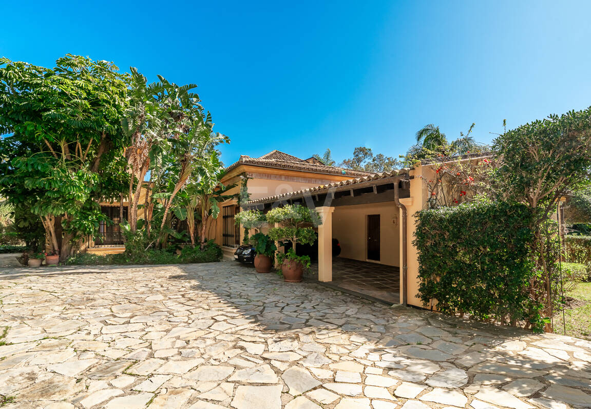 Villa élégante et traditionnelle près du golf, à distance de marche de la plage