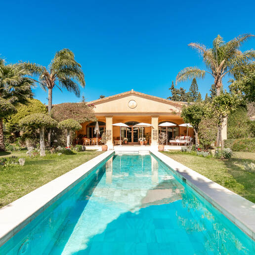 Villa élégante et traditionnelle près du golf, à distance de marche de la plage
