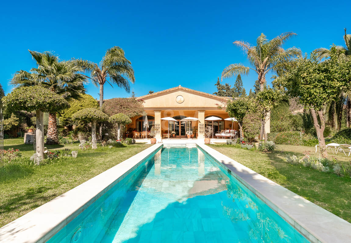Villa élégante et traditionnelle près du golf, à distance de marche de la plage