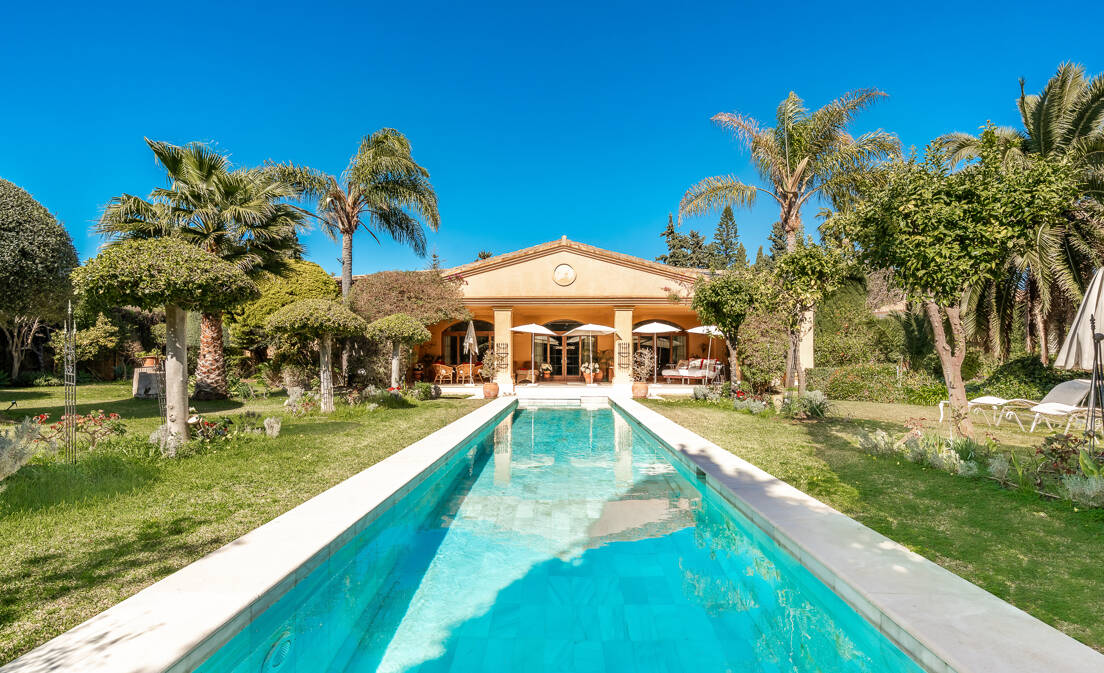 Villa élégante et traditionnelle près du golf, à distance de marche de la plage
