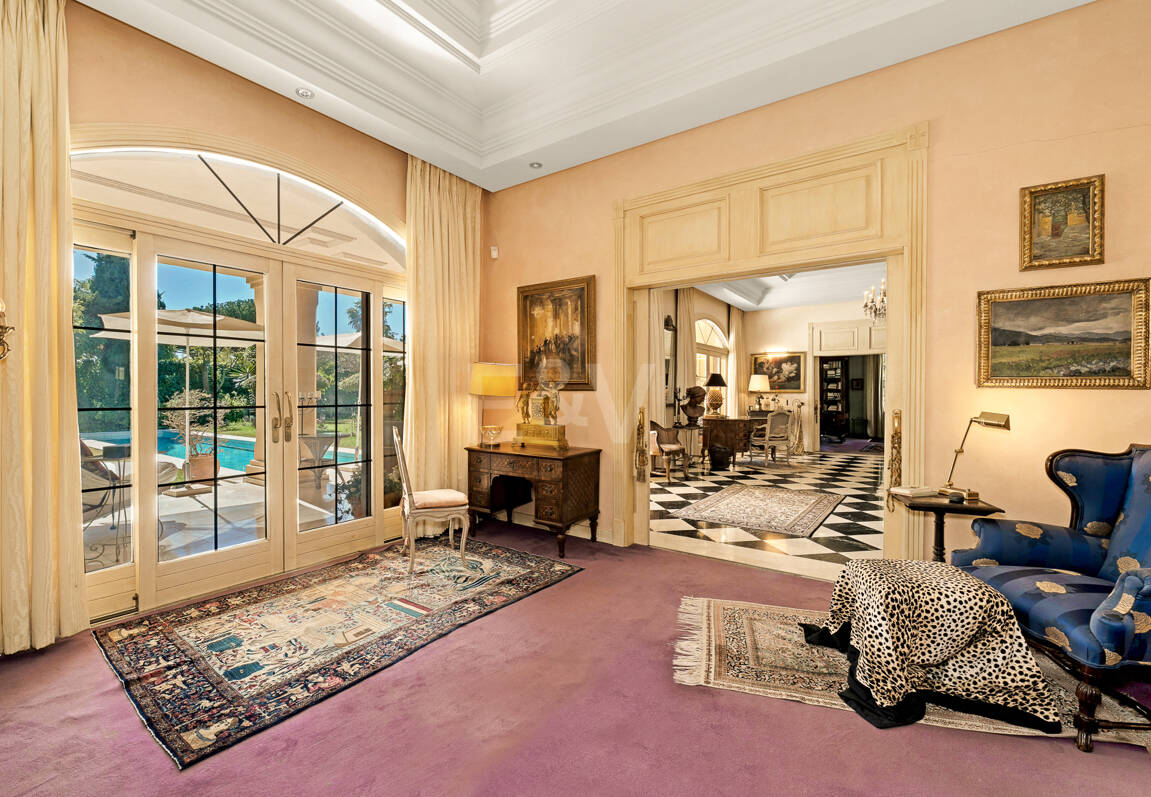 Villa élégante et traditionnelle près du golf, à distance de marche de la plage