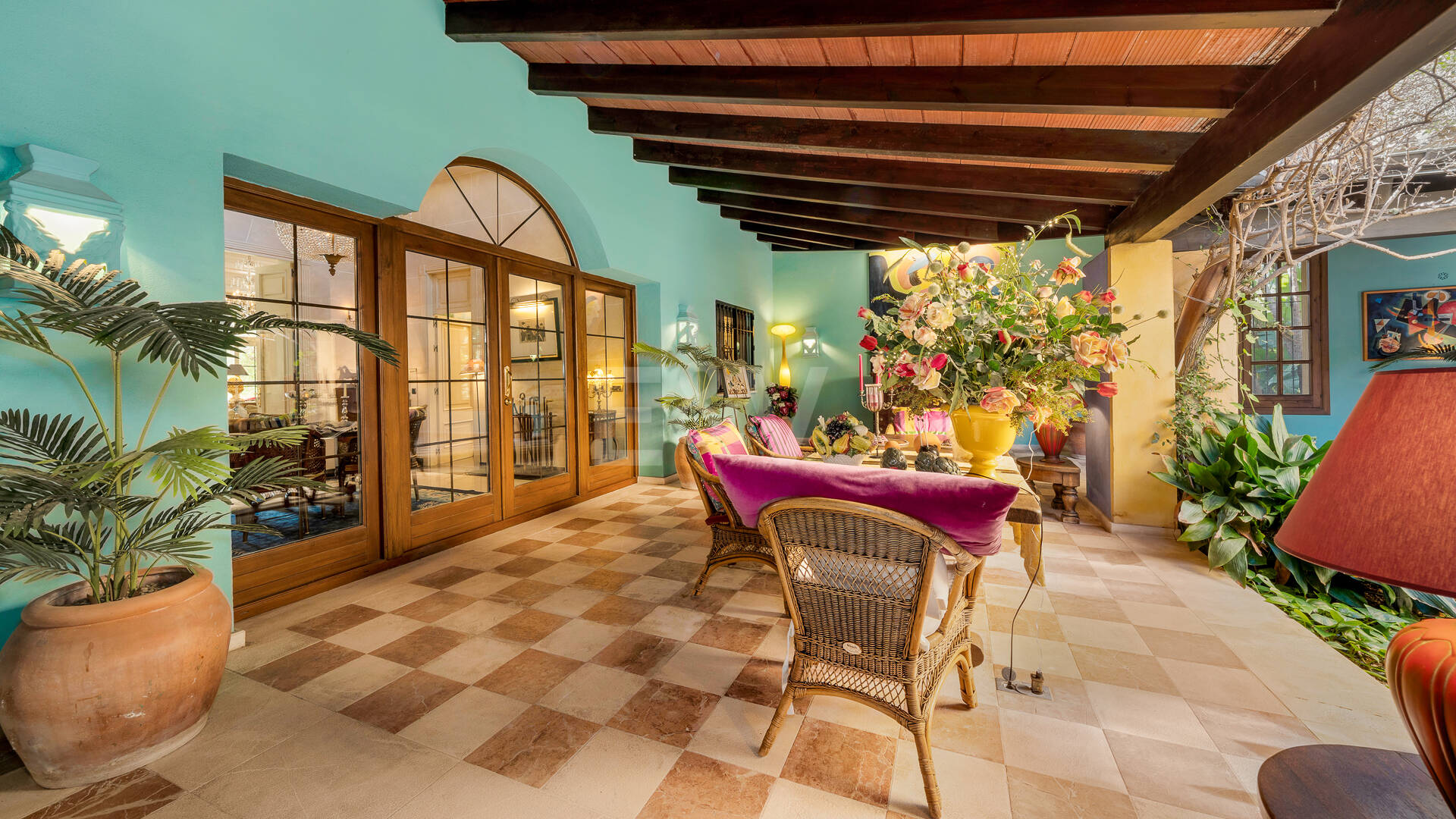 Villa élégante et traditionnelle près du golf, à distance de marche de la plage