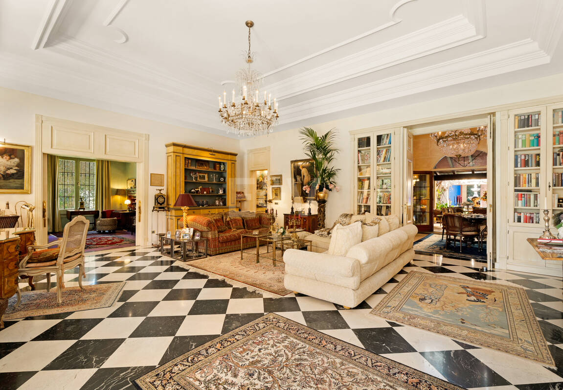 Villa élégante et traditionnelle près du golf, à distance de marche de la plage