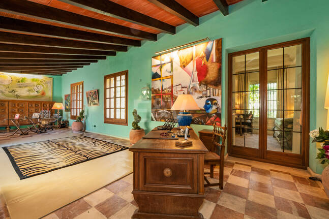 Villa élégante et traditionnelle près du golf, à distance de marche de la plage