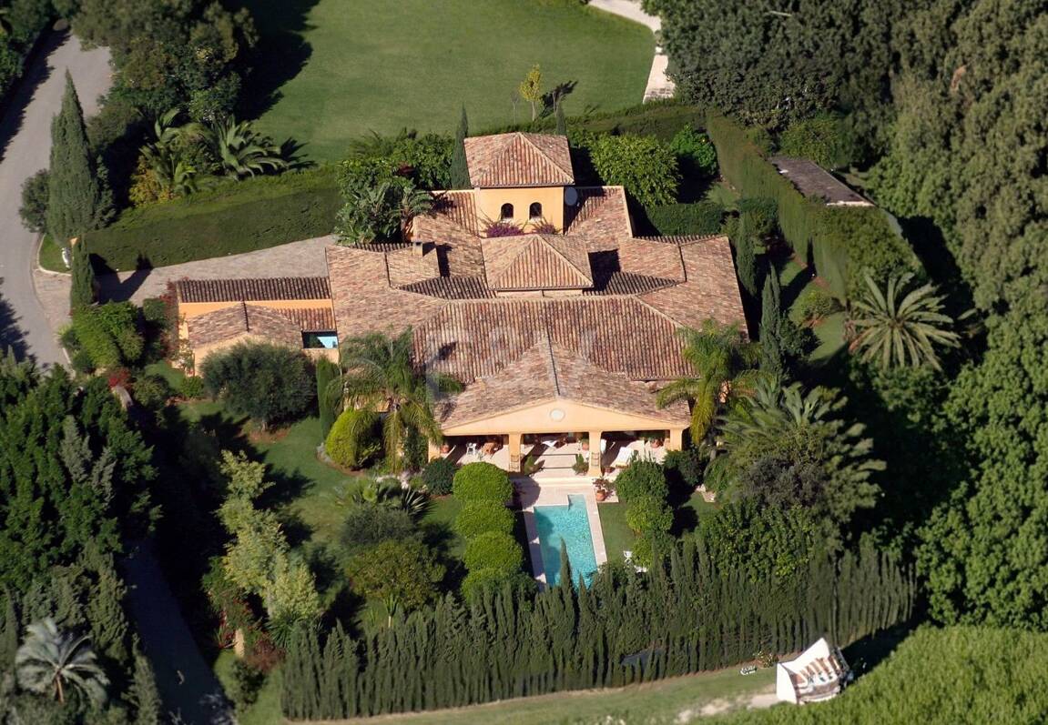 Villa élégante et traditionnelle près du golf, à distance de marche de la plage