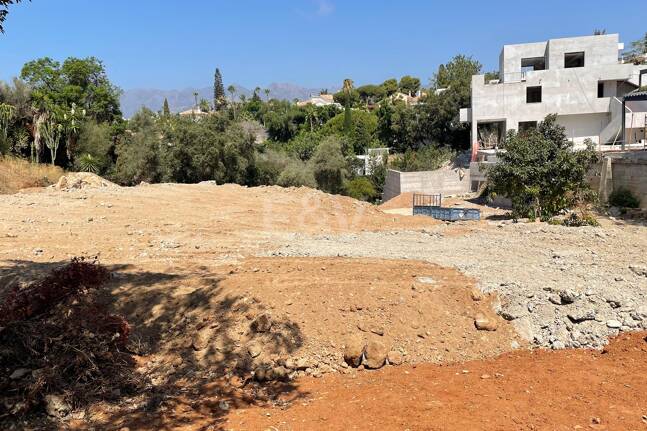 South-Facing Plot with Project in El Rosario