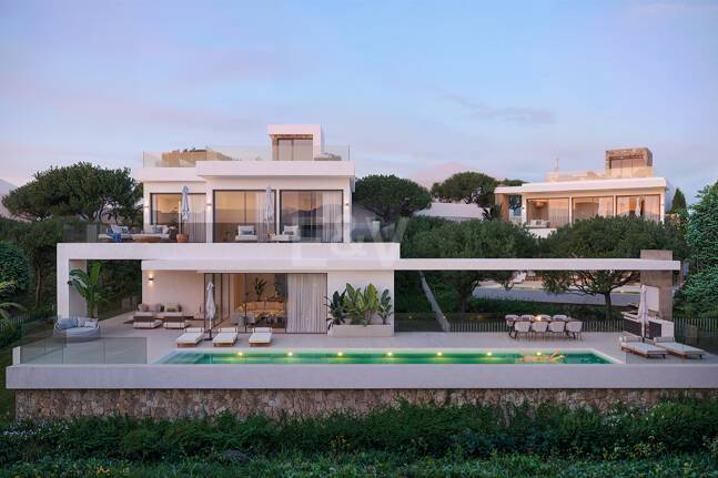 South-Facing Plot with Project in El Rosario