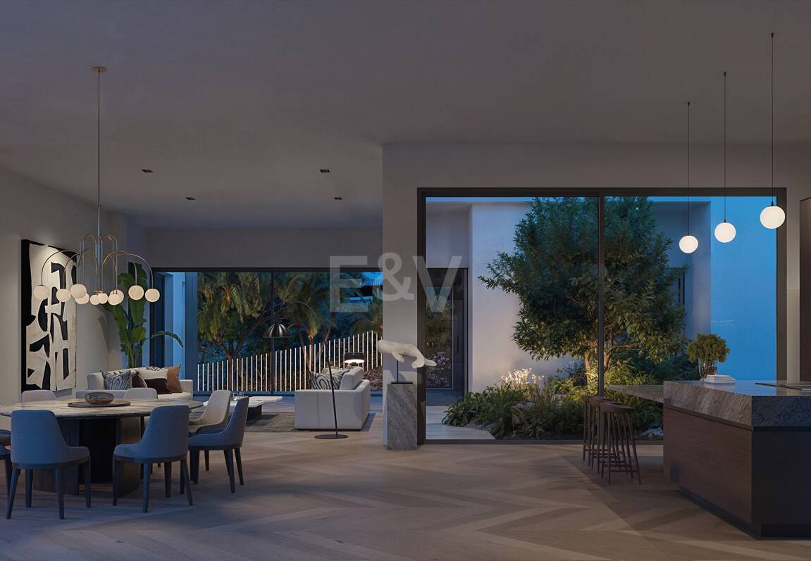 South Facing Plot with Project in El Rosario