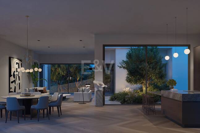 South Facing Plot with Project in El Rosario