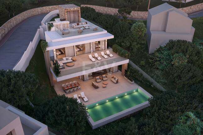 South Facing Plot with Project in El Rosario