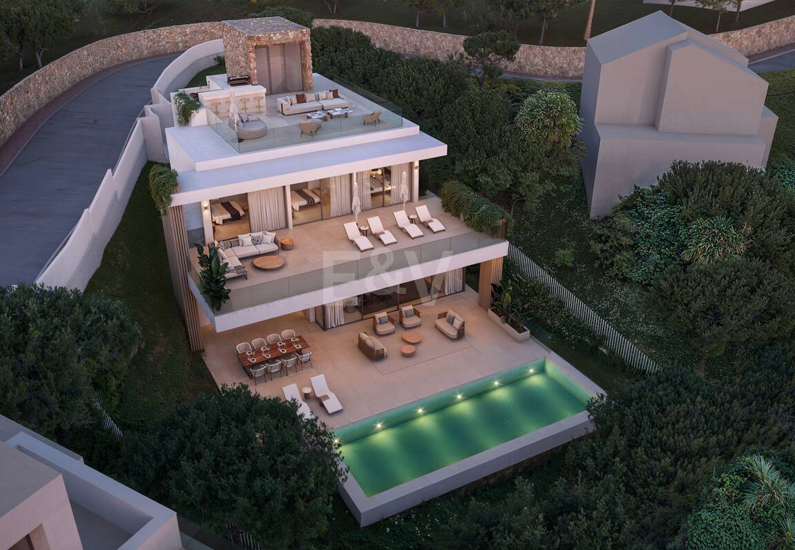 South Facing Plot with Project in El Rosario