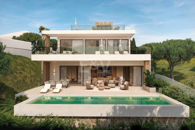 South Facing Plot with Project in El Rosario