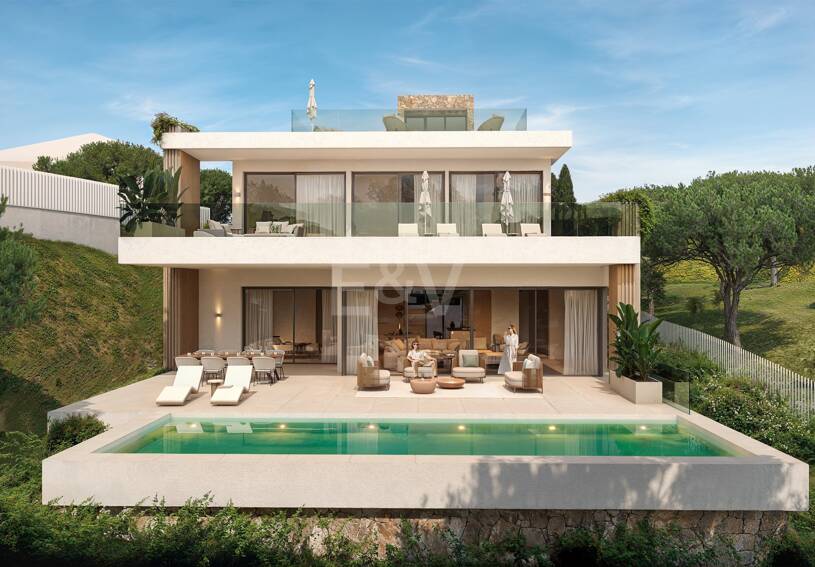 South Facing Plot with Project in El Rosario