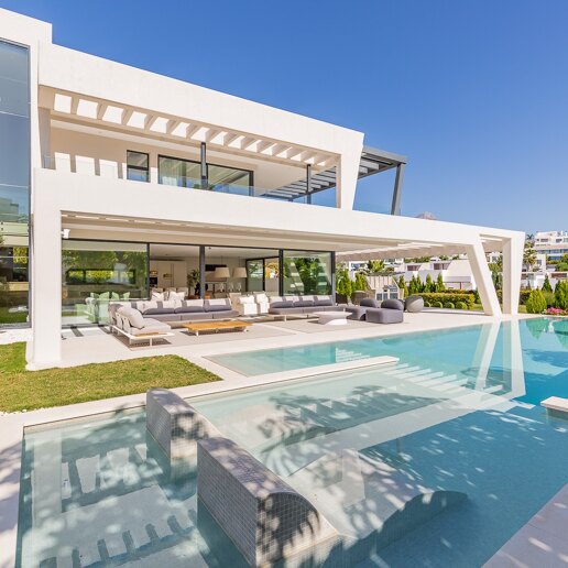 Elegant designer villa near Los Naranjos Golf