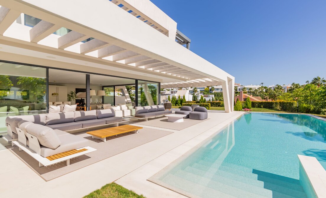 Elegant designer villa near Los Naranjos Golf