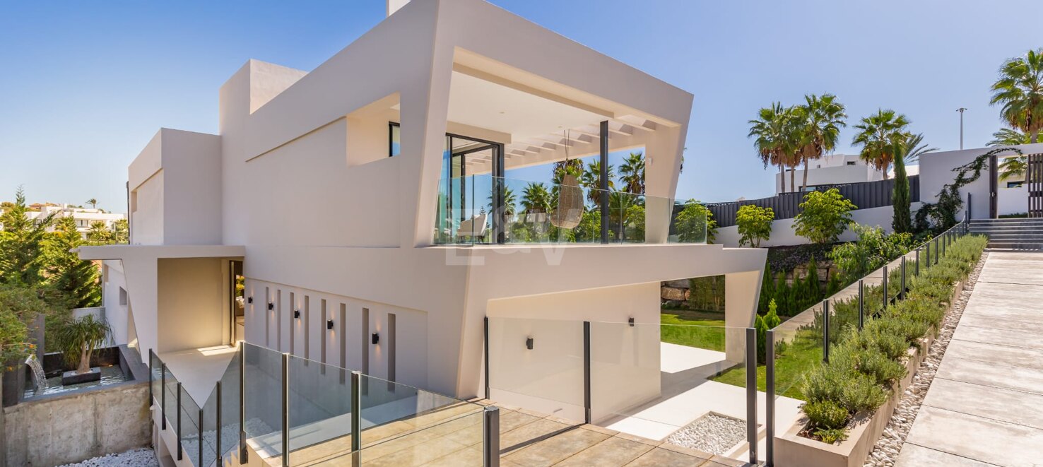 Elegant designer villa near Los Naranjos Golf