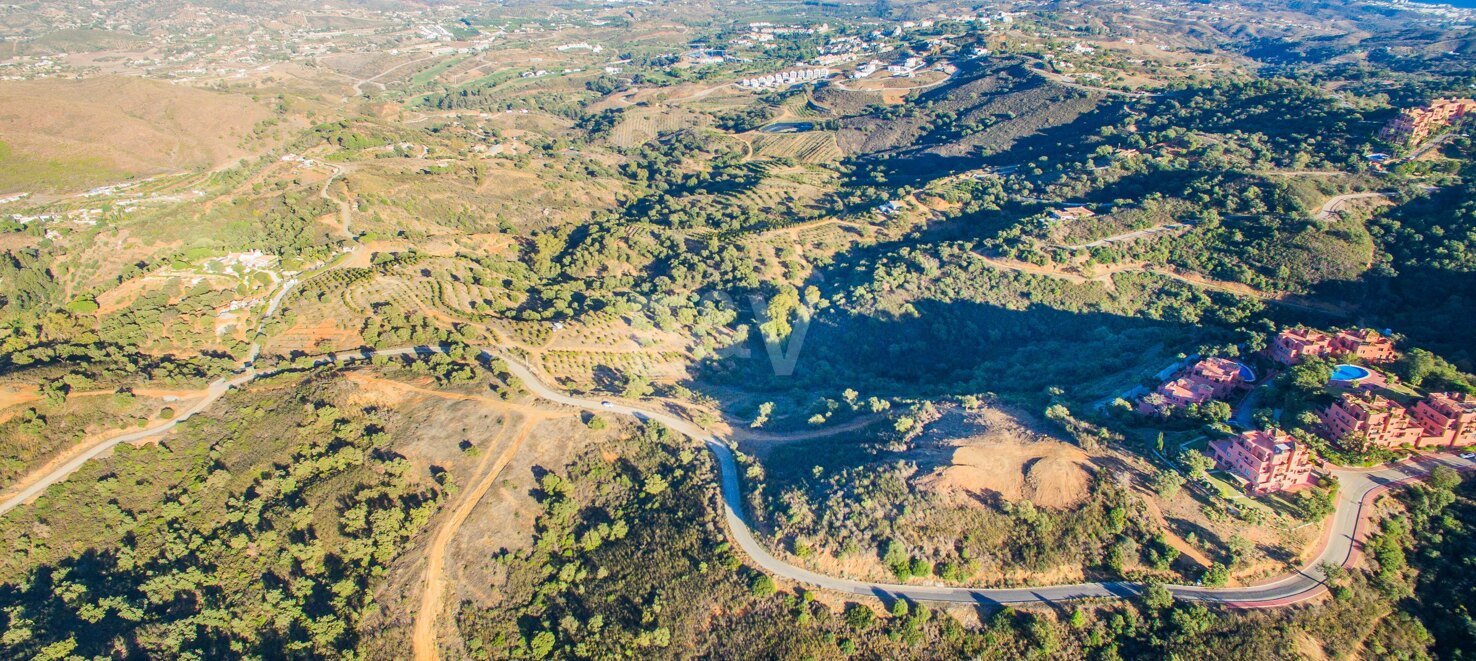 Parcela exclusiva en La Mairena con impresionantes vistas y opción de proyecto