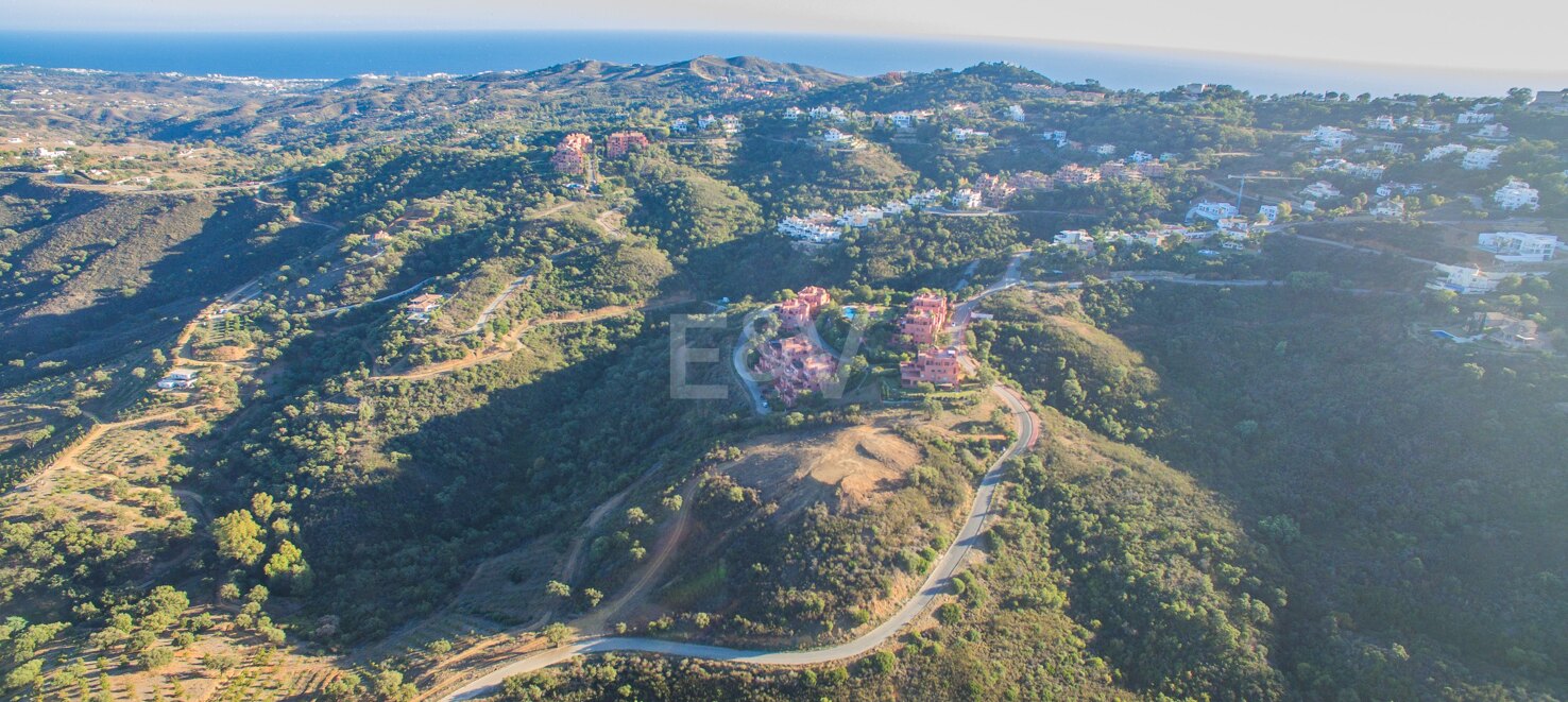 Parcela exclusiva en La Mairena con impresionantes vistas y opción de proyecto