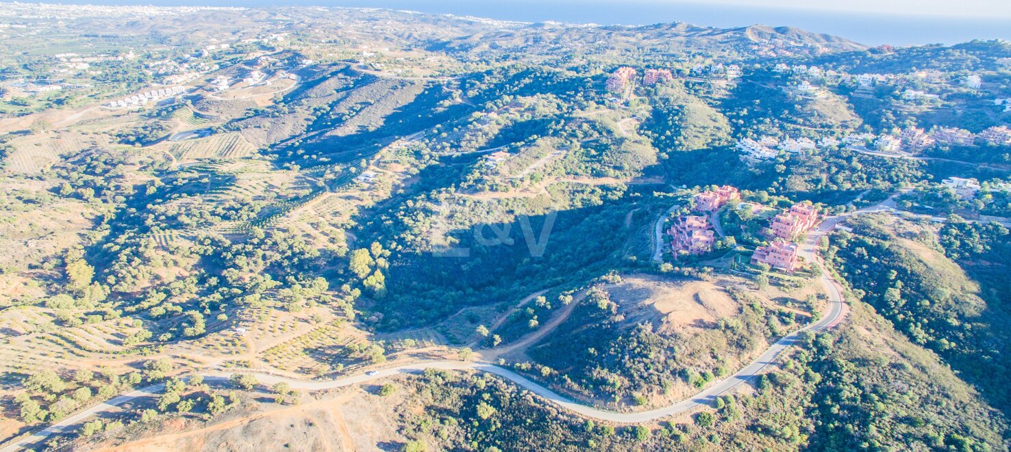 Parcela exclusiva en La Mairena con impresionantes vistas y opción de proyecto