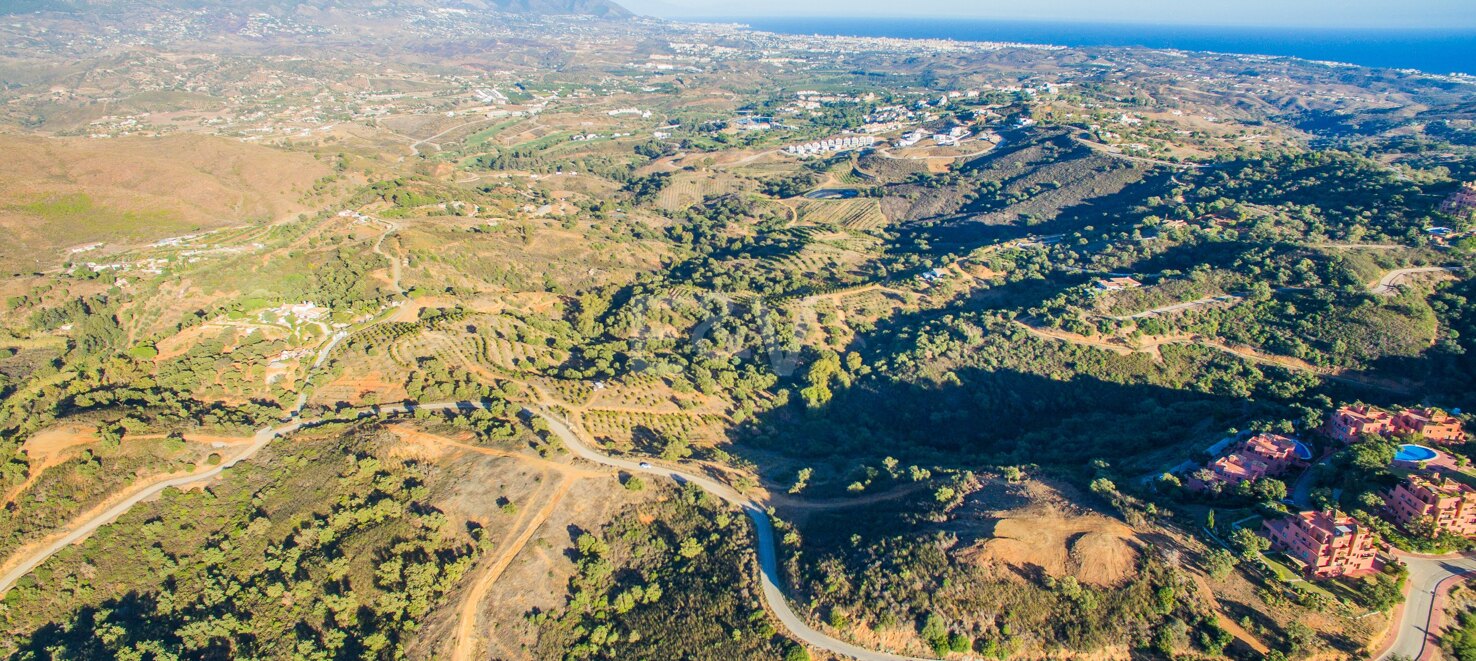 Parcela exclusiva en La Mairena con impresionantes vistas y opción de proyecto