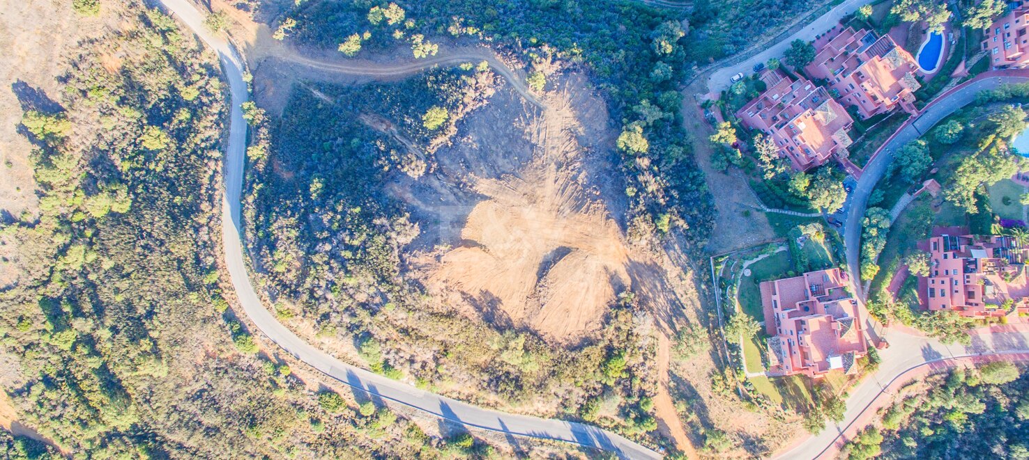 Parcela exclusiva en La Mairena con impresionantes vistas y opción de proyecto