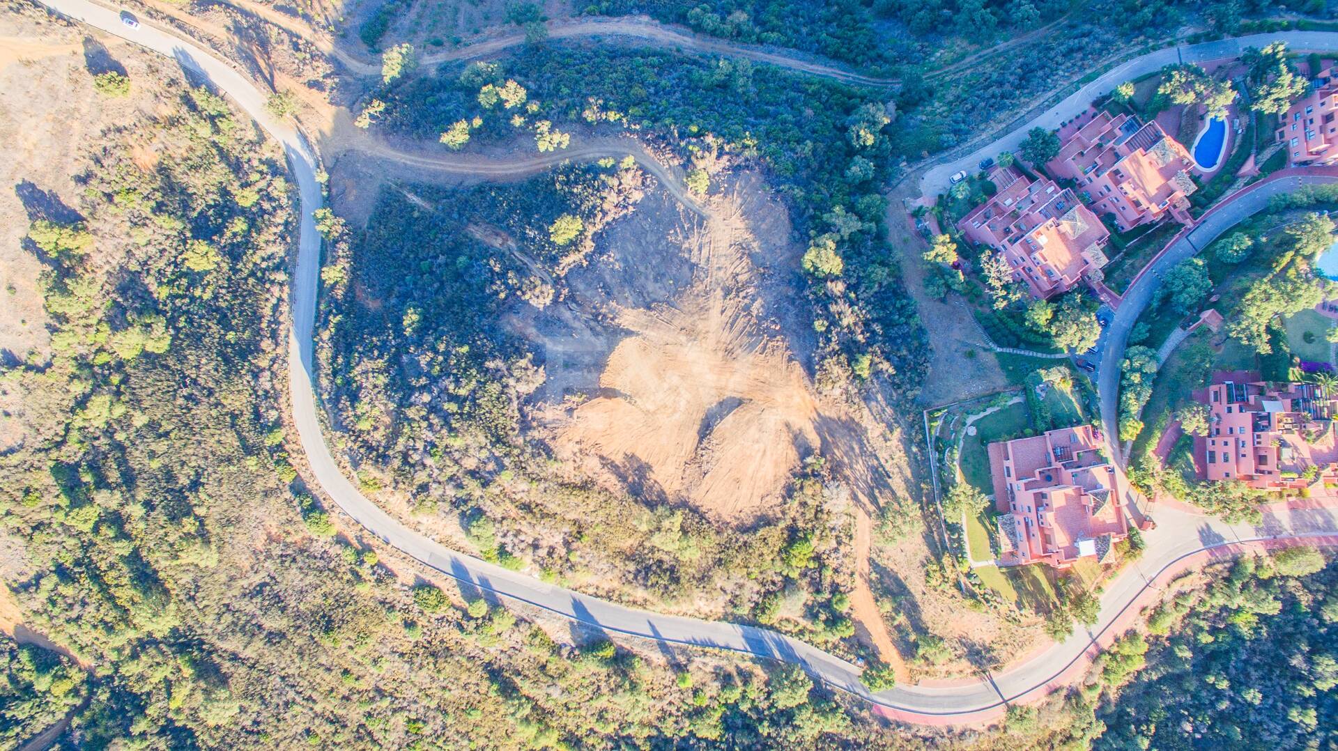 Exklusiv tomt i La Mairena med hisnande utsikt och projektalternativ