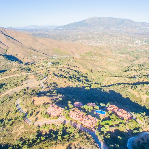 Parcela exclusiva en La Mairena con impresionantes vistas y opción de proyecto