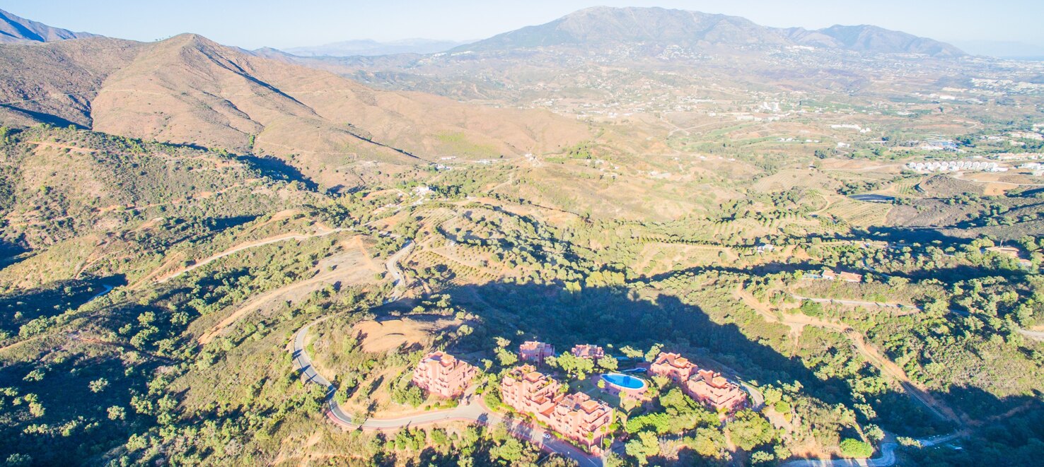 Parcela exclusiva en La Mairena con impresionantes vistas y opción de proyecto