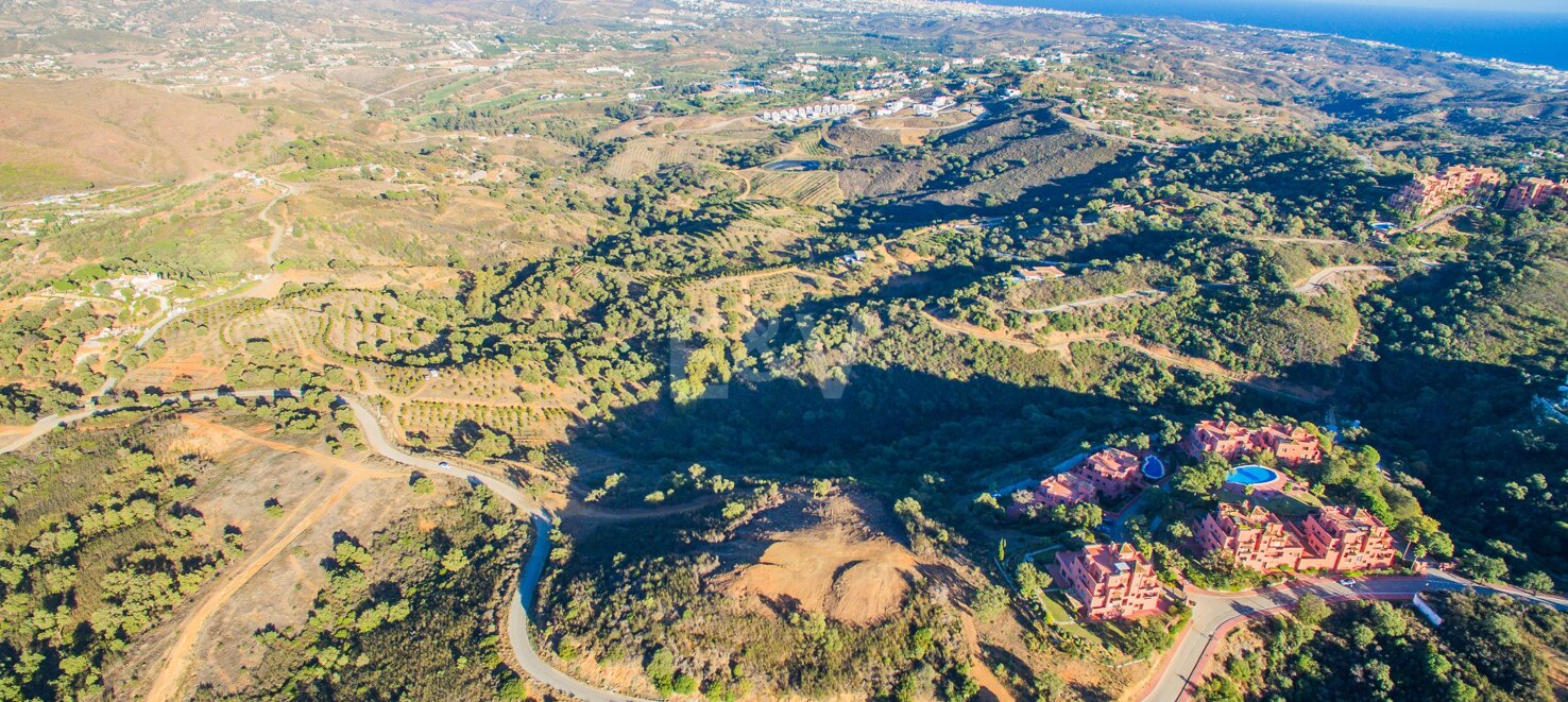 Parcela exclusiva en La Mairena con impresionantes vistas y opción de proyecto