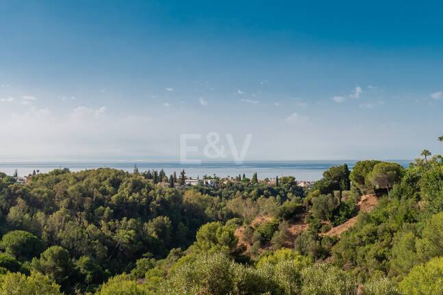 Exclusivo Apartamento con Jardín y Vistas al Mar en Condado de Sierra Blanca