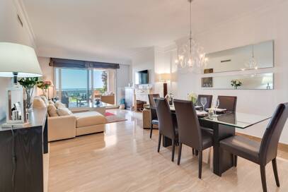 Exclusivo Apartamento con Jardín y Vistas al Mar en Condado de Sierra Blanca