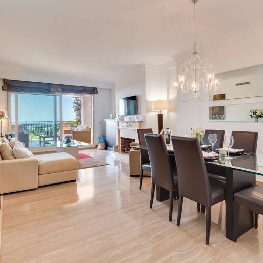 Exclusivo Apartamento con Jardín y Vistas al Mar en Condado de Sierra Blanca