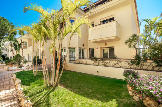 Exclusive Garden Apartment with Sea Views in Condado de Sierra Blanca