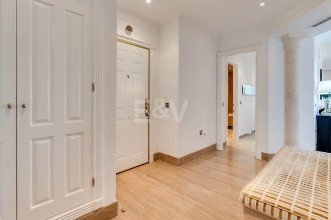 Exclusivo Apartamento con Jardín y Vistas al Mar en Condado de Sierra Blanca