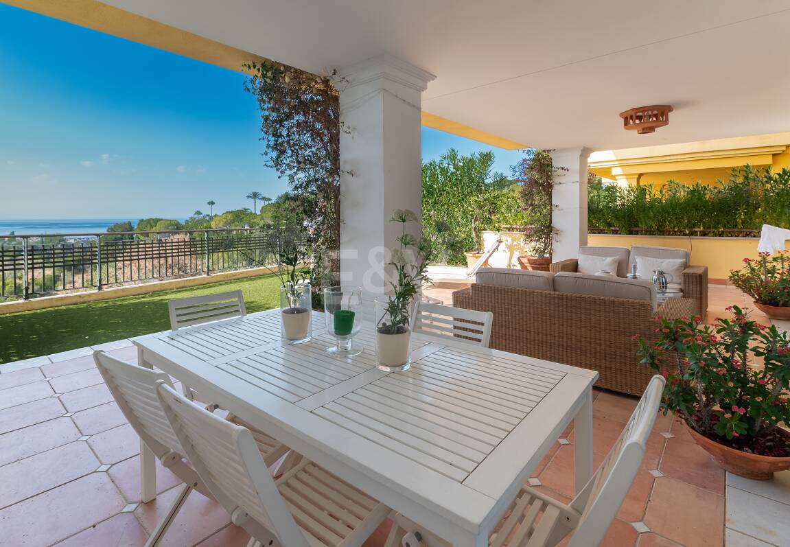 Exclusivo Apartamento con Jardín y Vistas al Mar en Condado de Sierra Blanca