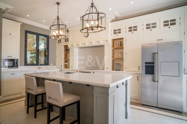 Lyxvilla med havsutsikt i exklusiva Los Flamingos Golf