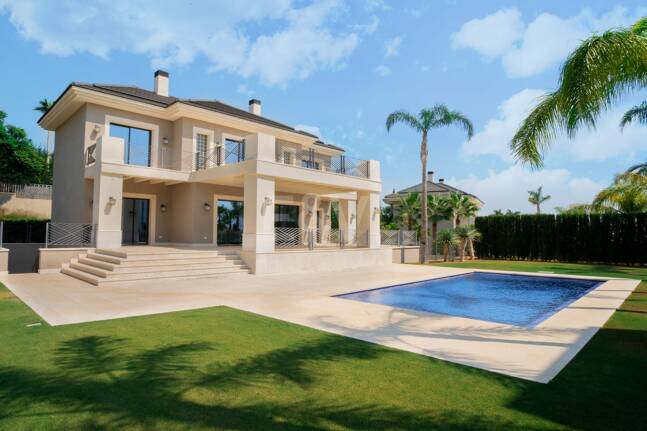 Lyxvilla med havsutsikt i exklusiva Los Flamingos Golf