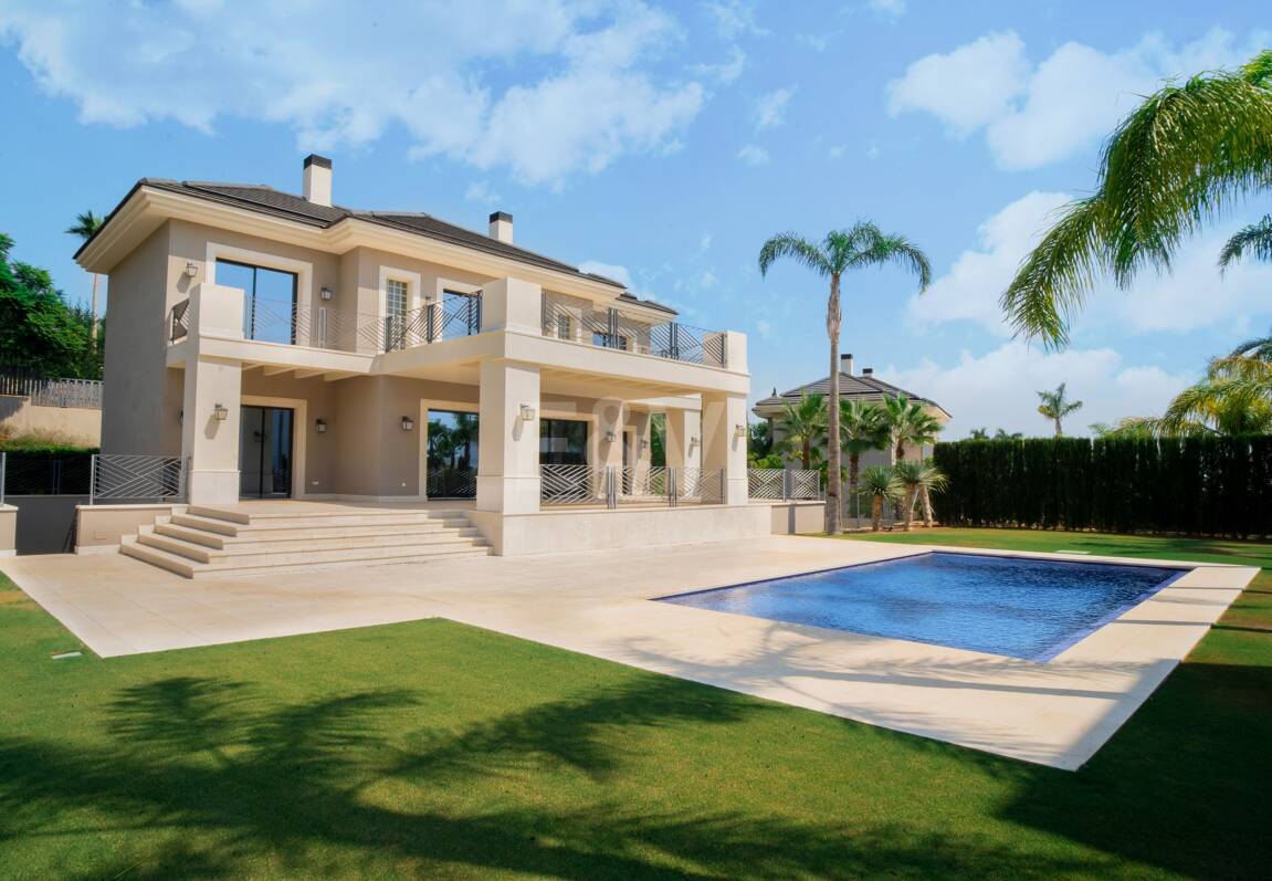 Lyxvilla med havsutsikt i exklusiva Los Flamingos Golf