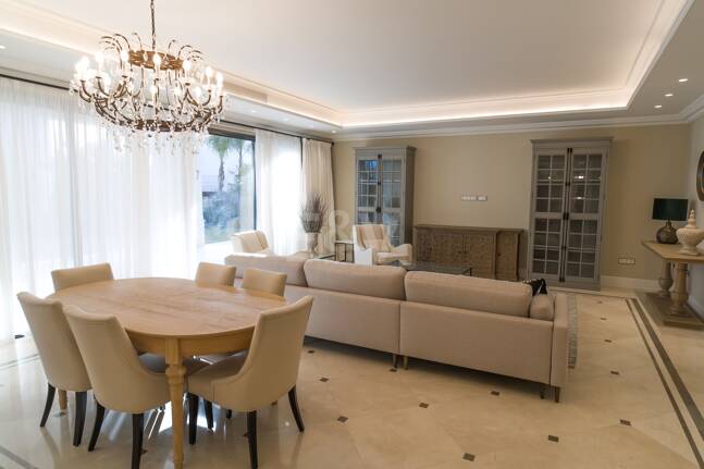 Lyxvilla med havsutsikt i exklusiva Los Flamingos Golf