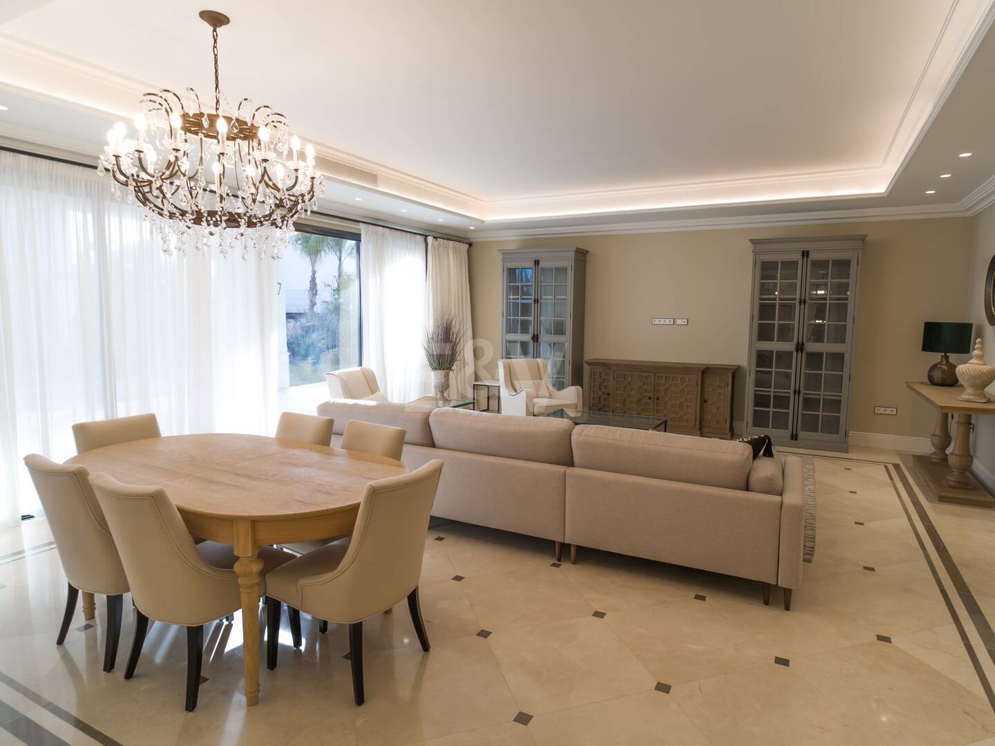 Lyxvilla med havsutsikt i exklusiva Los Flamingos Golf