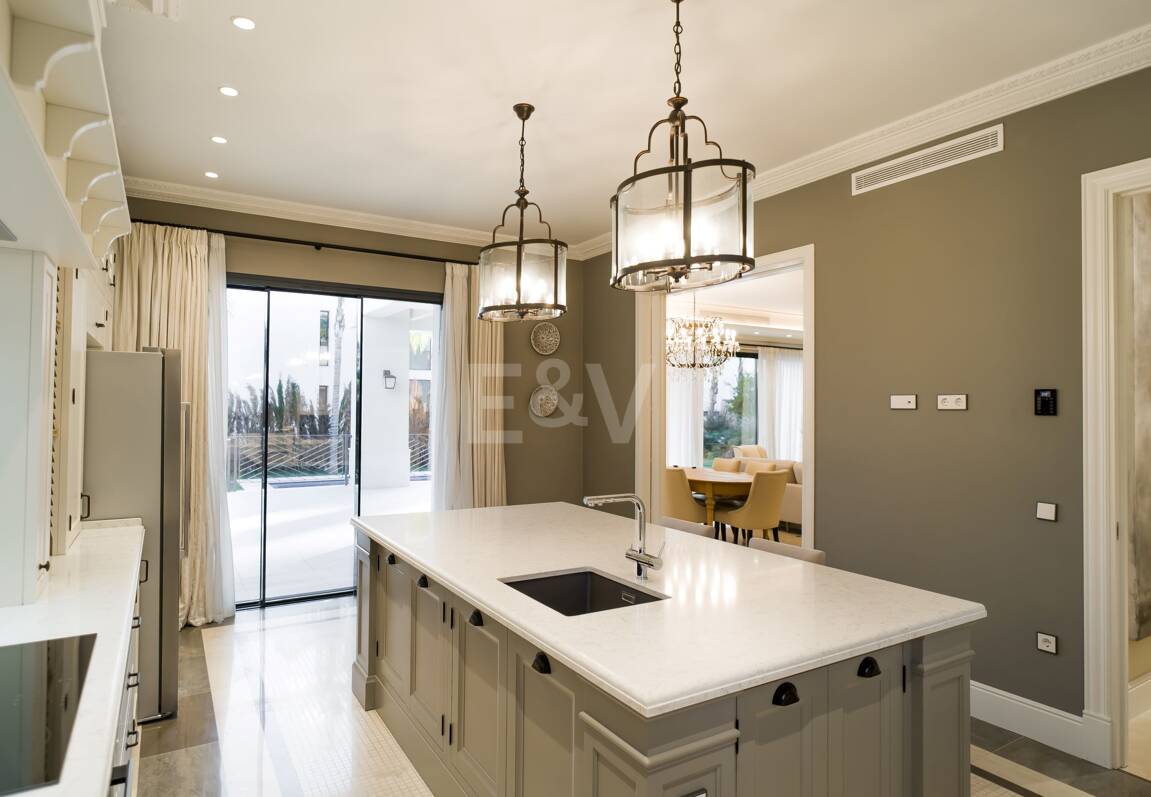 Lyxvilla med havsutsikt i exklusiva Los Flamingos Golf