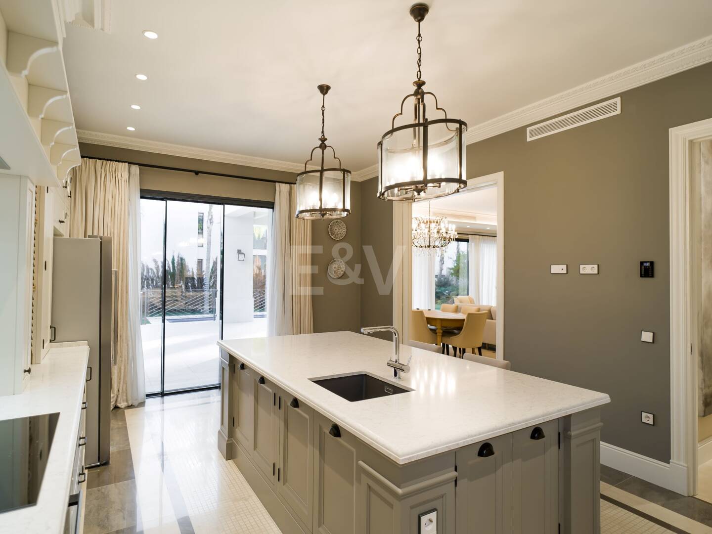 Lyxvilla med havsutsikt i exklusiva Los Flamingos Golf