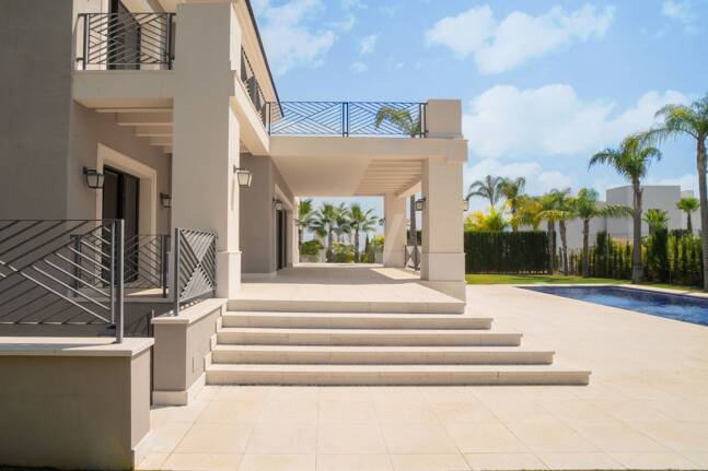 Lyxvilla med havsutsikt i exklusiva Los Flamingos Golf