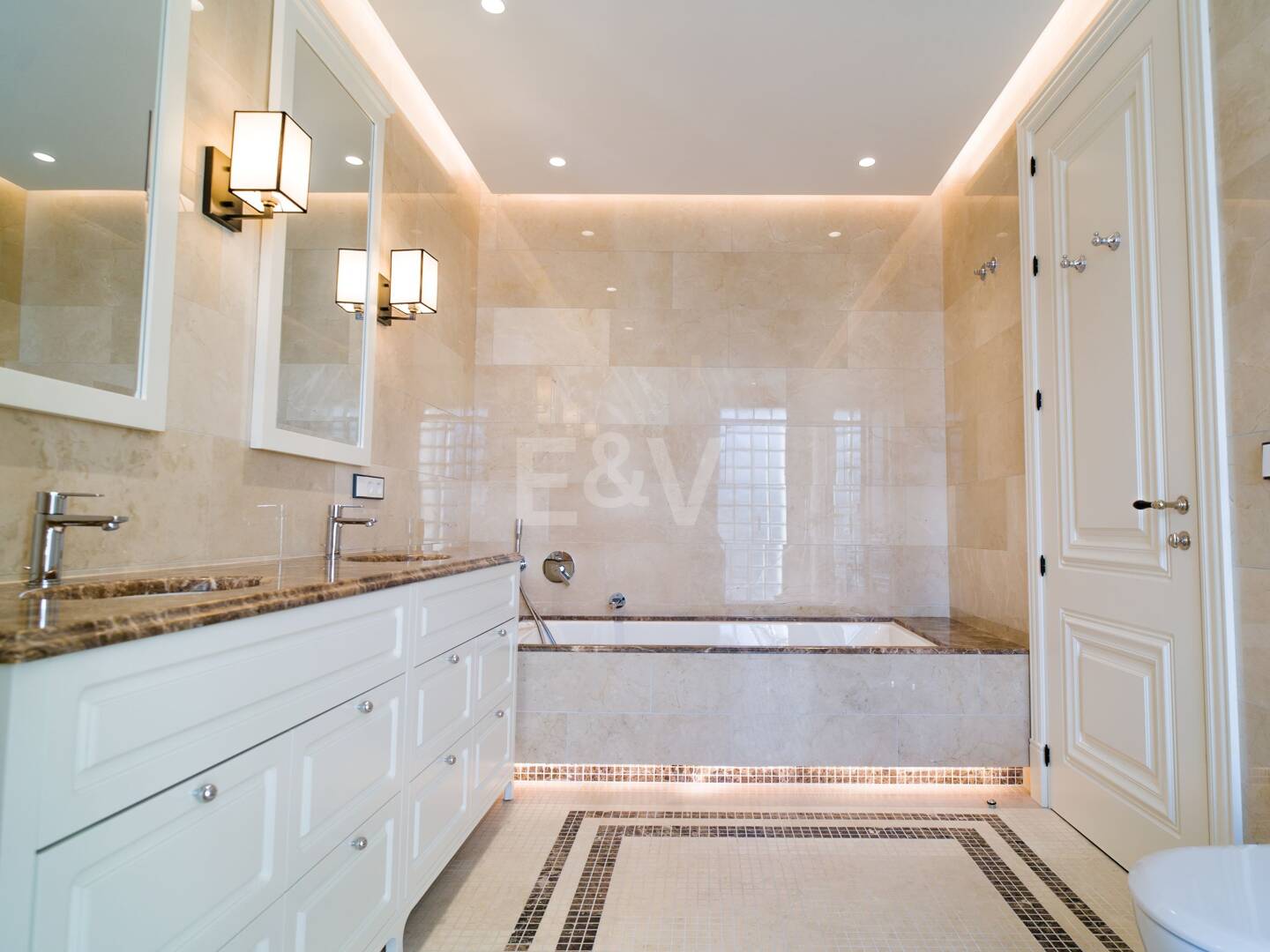 Lyxvilla med havsutsikt i exklusiva Los Flamingos Golf