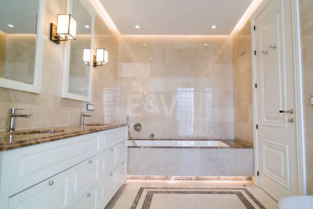 Lyxvilla med havsutsikt i exklusiva Los Flamingos Golf