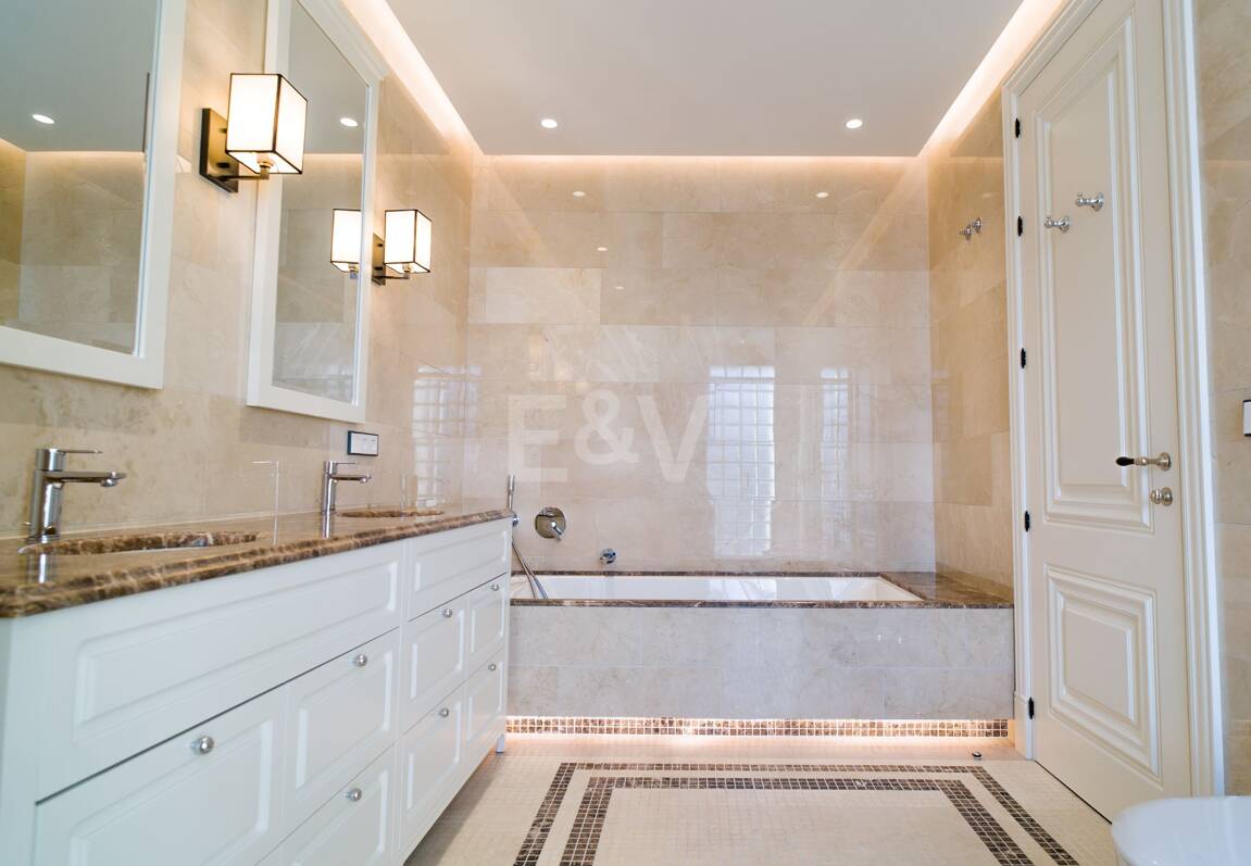 Lyxvilla med havsutsikt i exklusiva Los Flamingos Golf