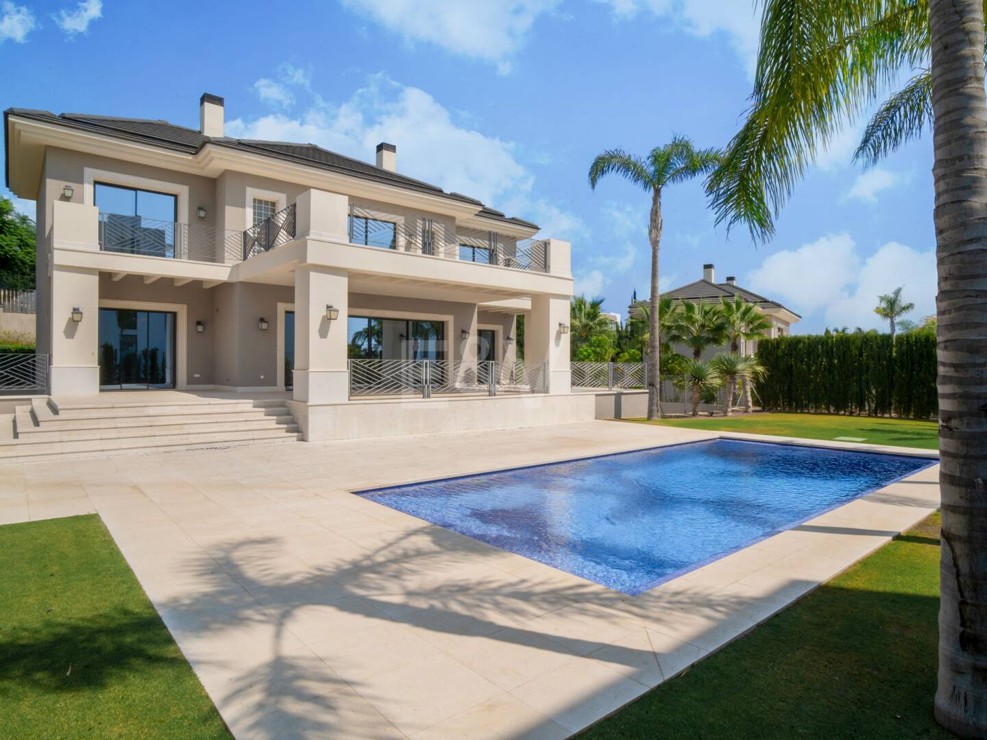 Lyxvilla med havsutsikt i exklusiva Los Flamingos Golf