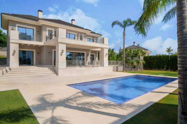 Lyxvilla med havsutsikt i exklusiva Los Flamingos Golf