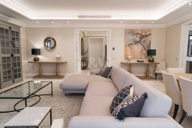 Lyxvilla med havsutsikt i exklusiva Los Flamingos Golf