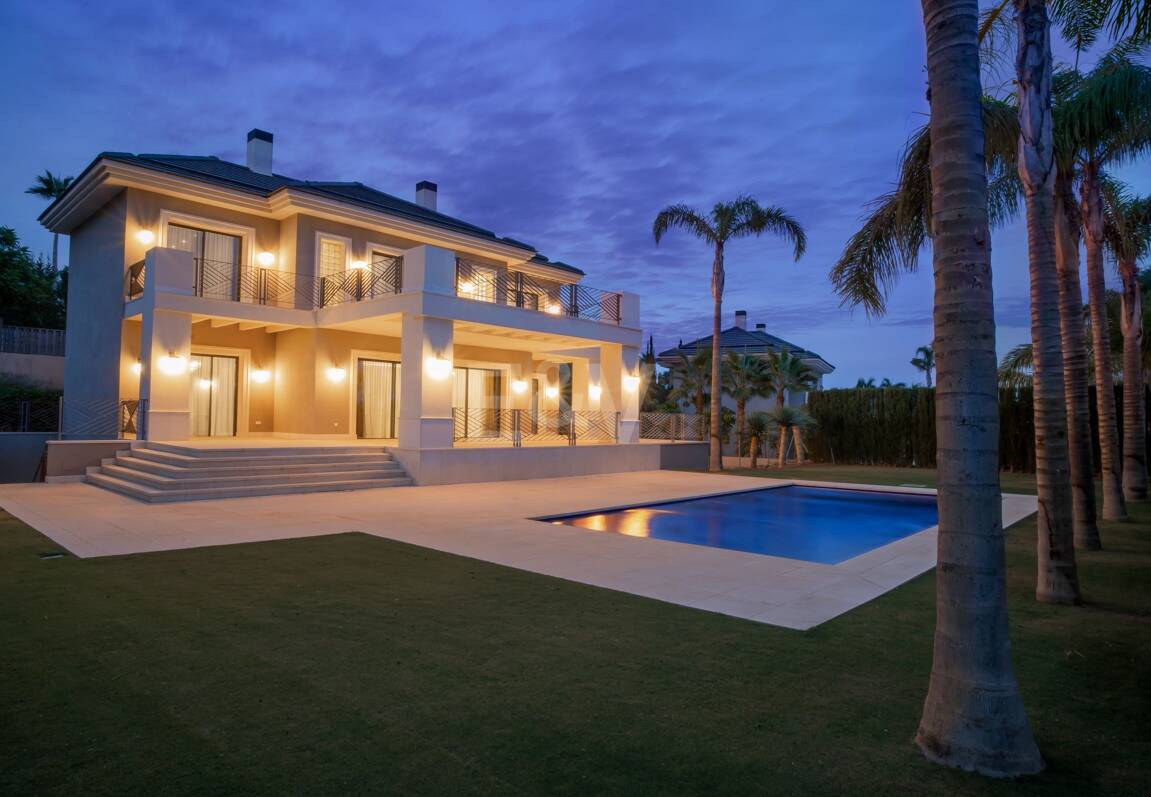 Lyxvilla med havsutsikt i exklusiva Los Flamingos Golf